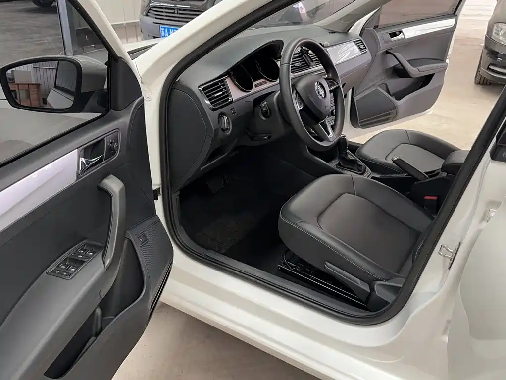 Skoda Rapid — миниатюра 20