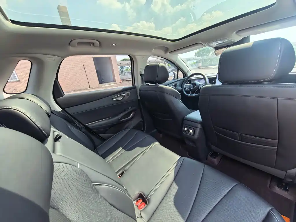 BYD Sealion 05 EV — миниатюра 21