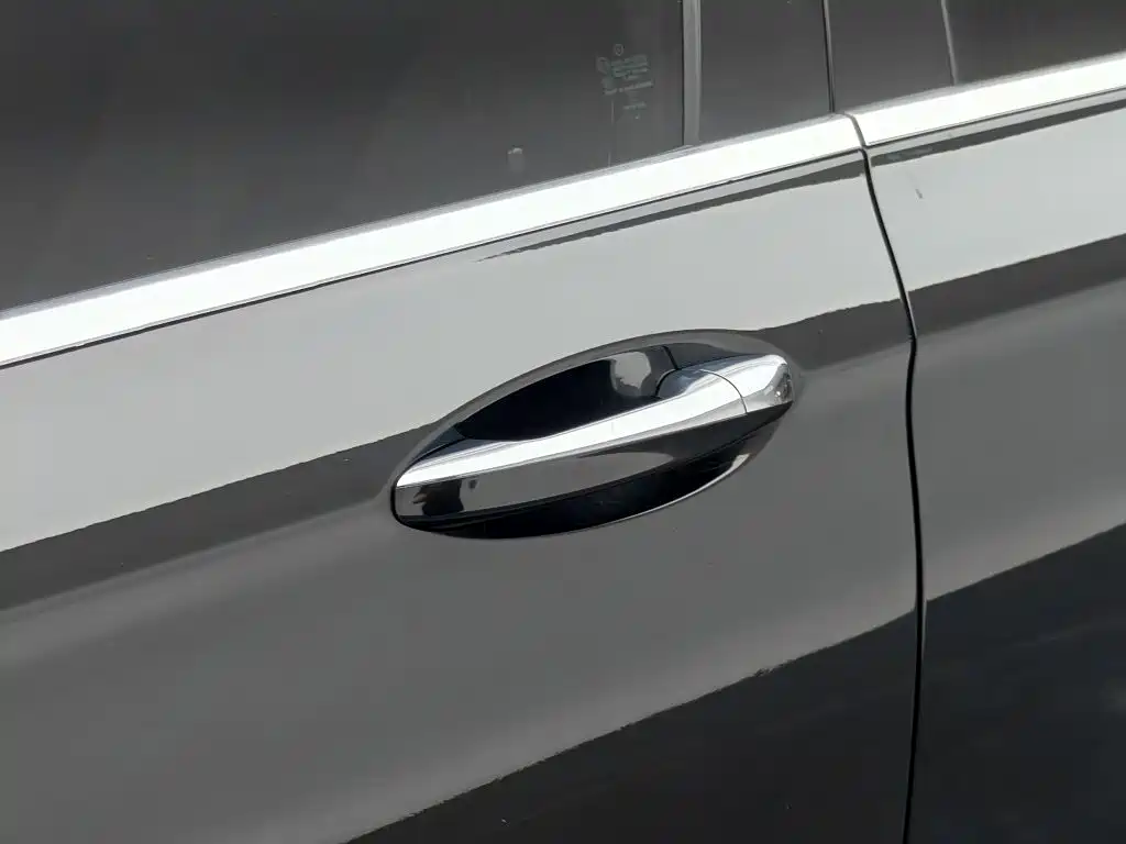 Mercedes-Benz E-Class — миниатюра 17