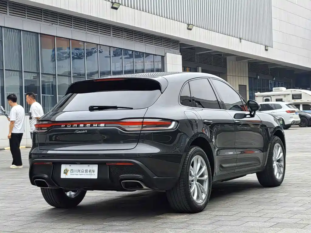 Porsche Macan — миниатюра 7