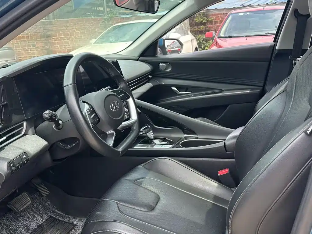 Hyundai Elantra — миниатюра 4
