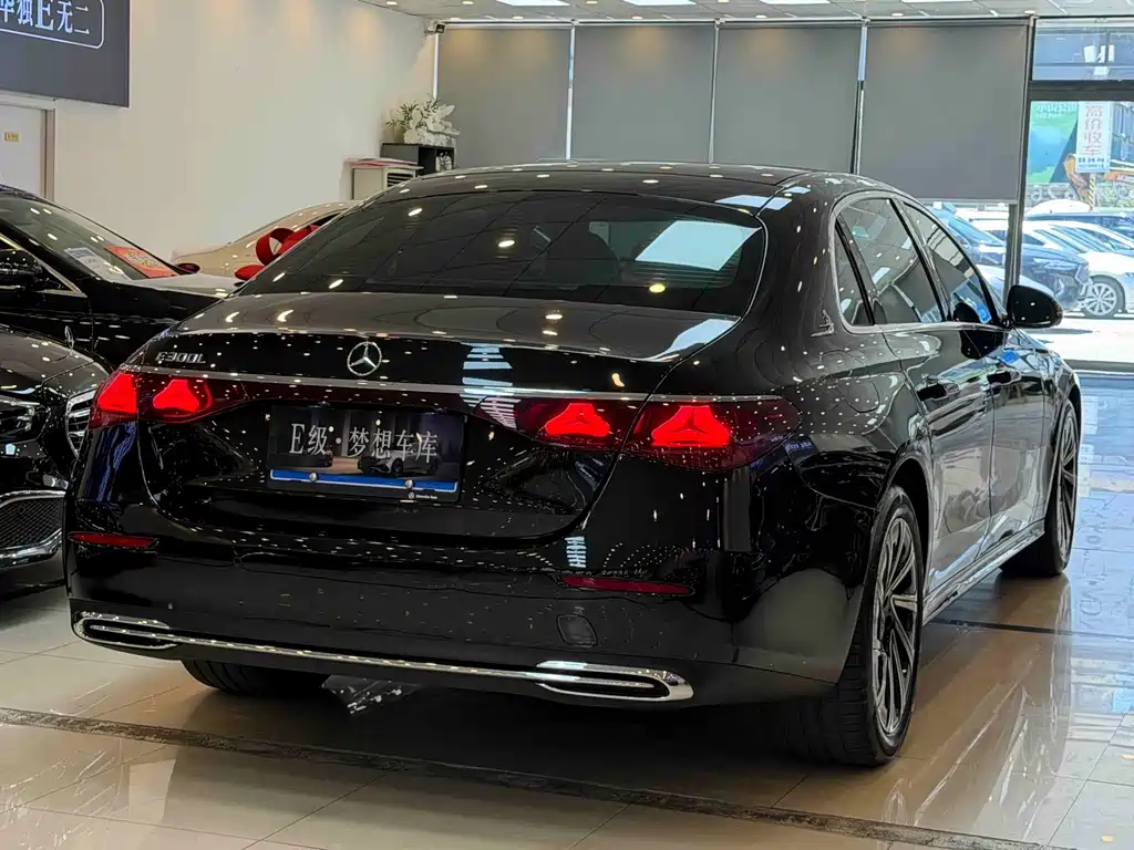 Mercedes-Benz E-Class — миниатюра 16