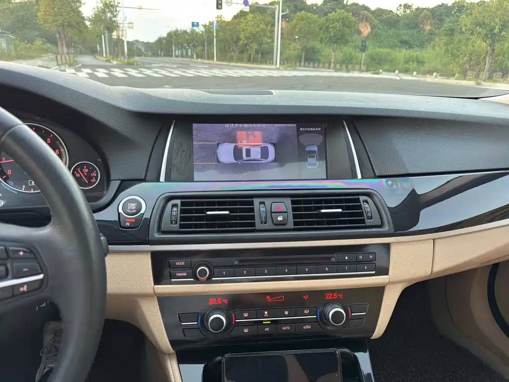 BMW 5 Series — миниатюра 6