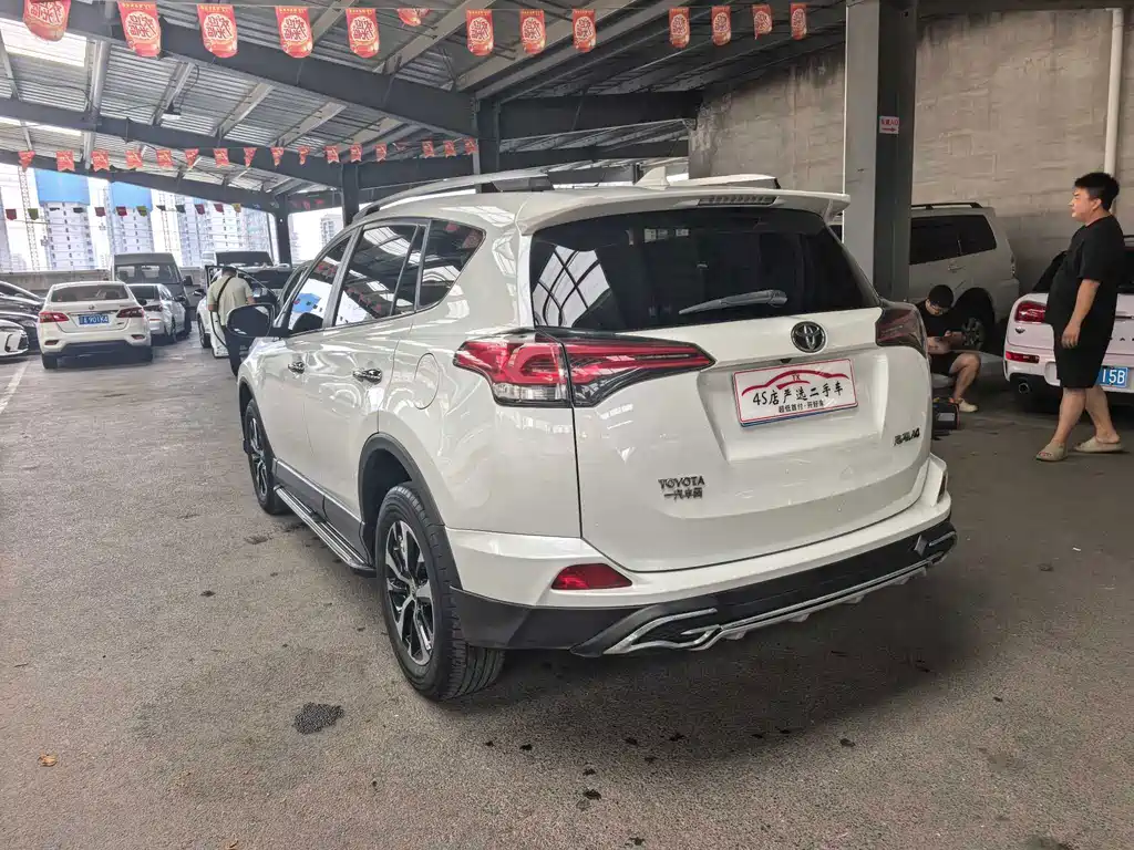 Toyota RAV4 — миниатюра 9