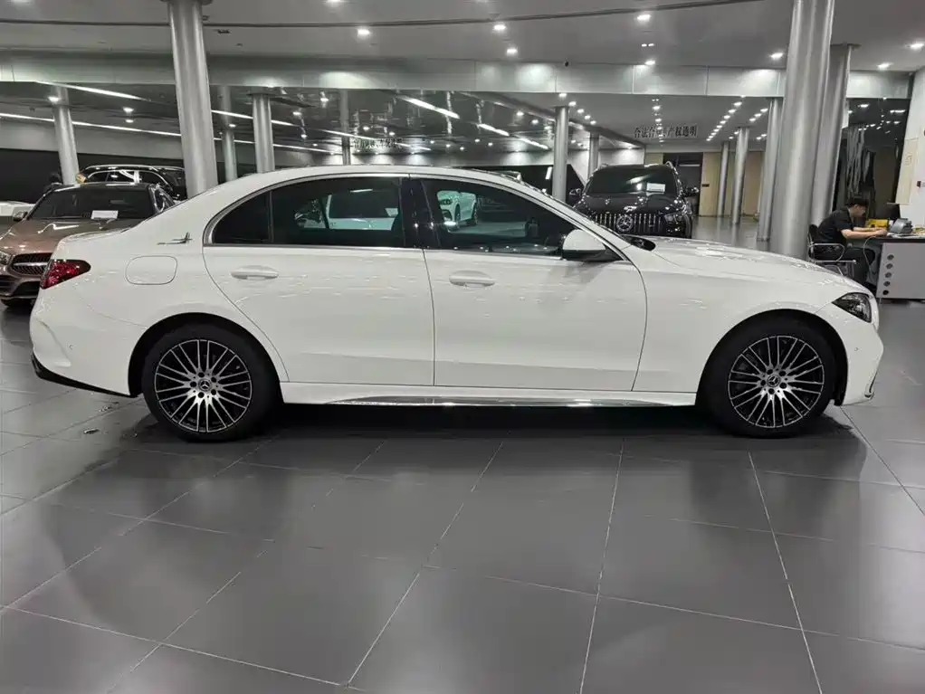 Mercedes-Benz C-Class — миниатюра 6
