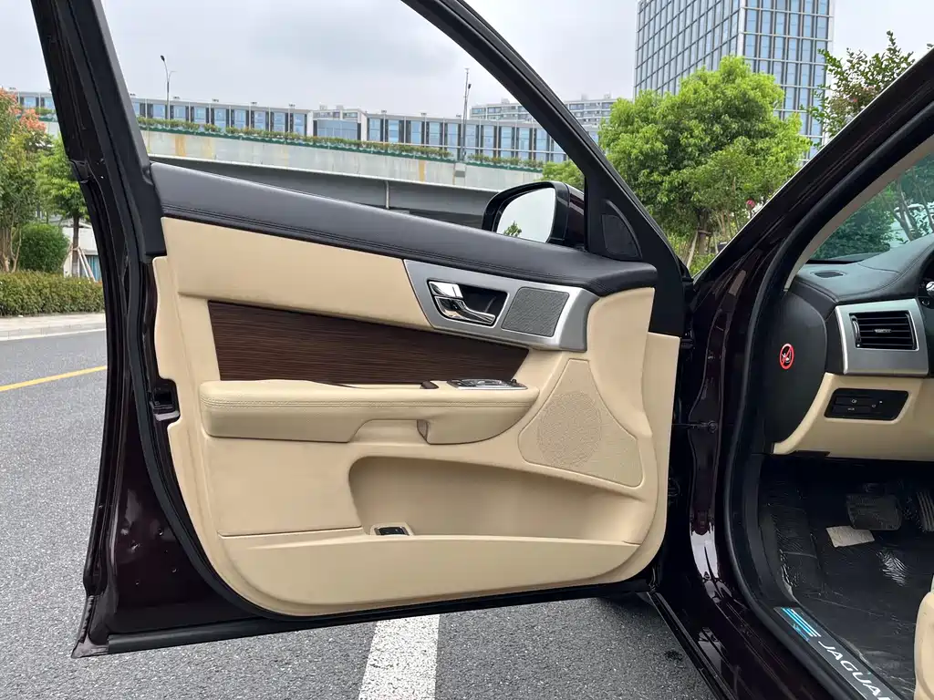 Jaguar XF — миниатюра 14