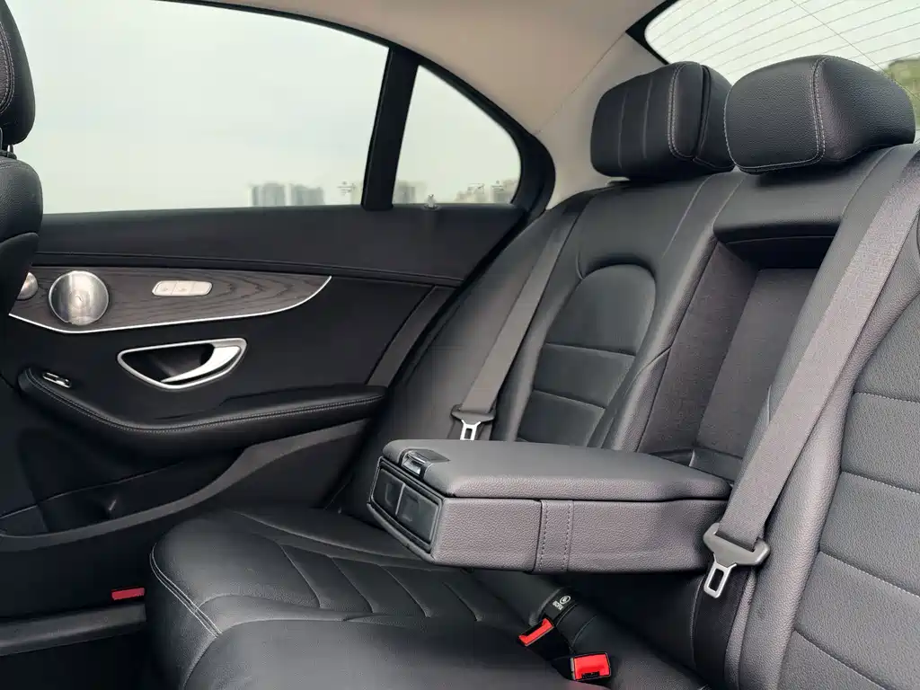 Mercedes-Benz C-Class — миниатюра 17