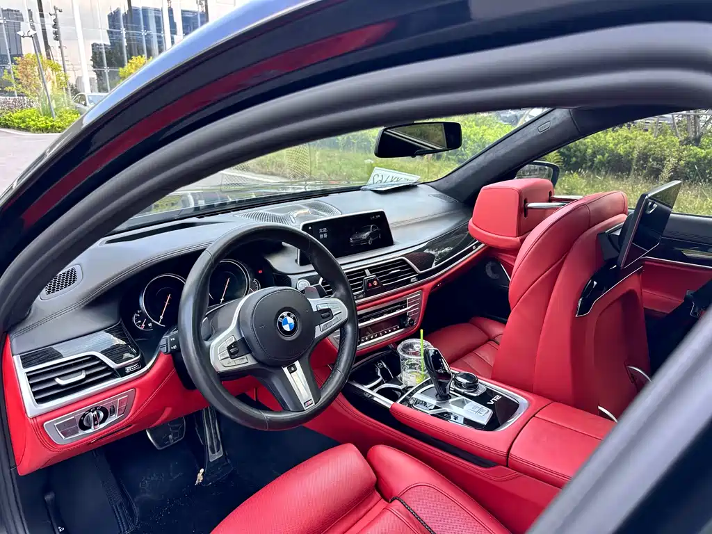 BMW 7 Series — миниатюра 9