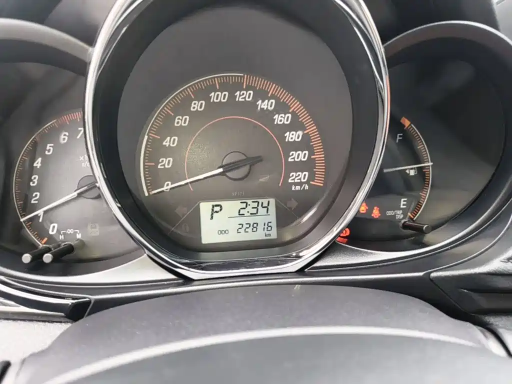 Toyota Yaris L — миниатюра 12