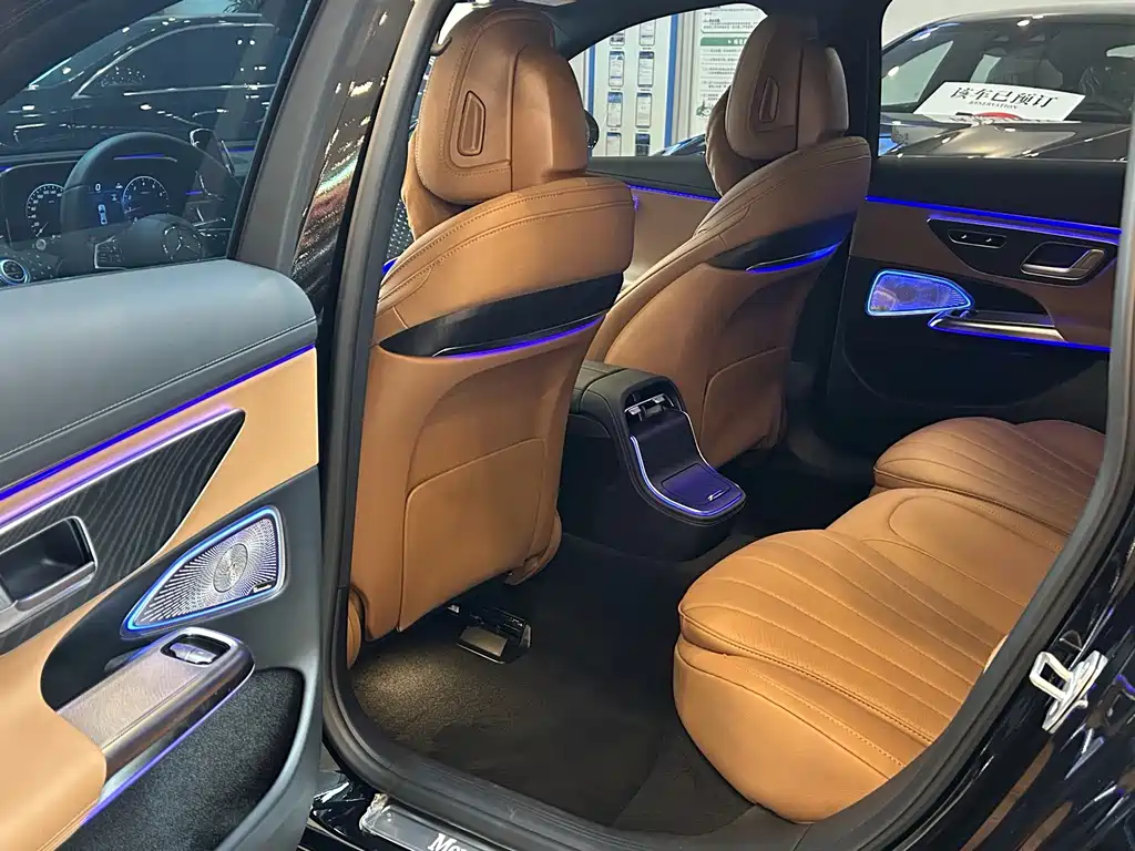 Mercedes-Benz E-Class — миниатюра 11
