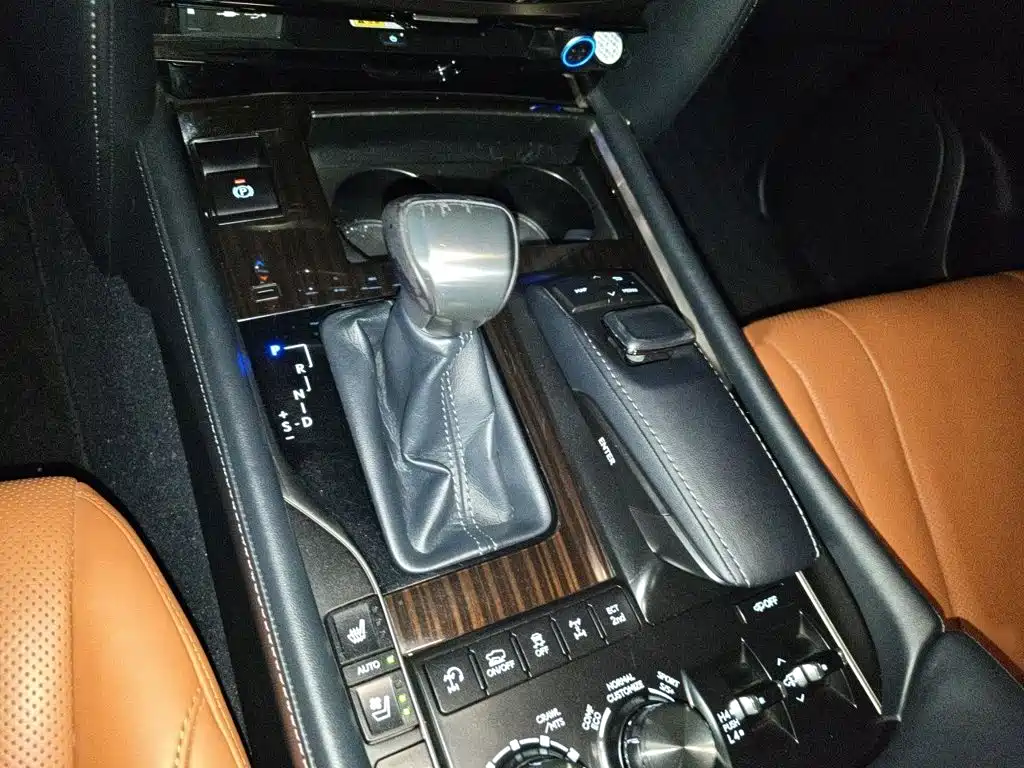 Lexus LX — миниатюра 7