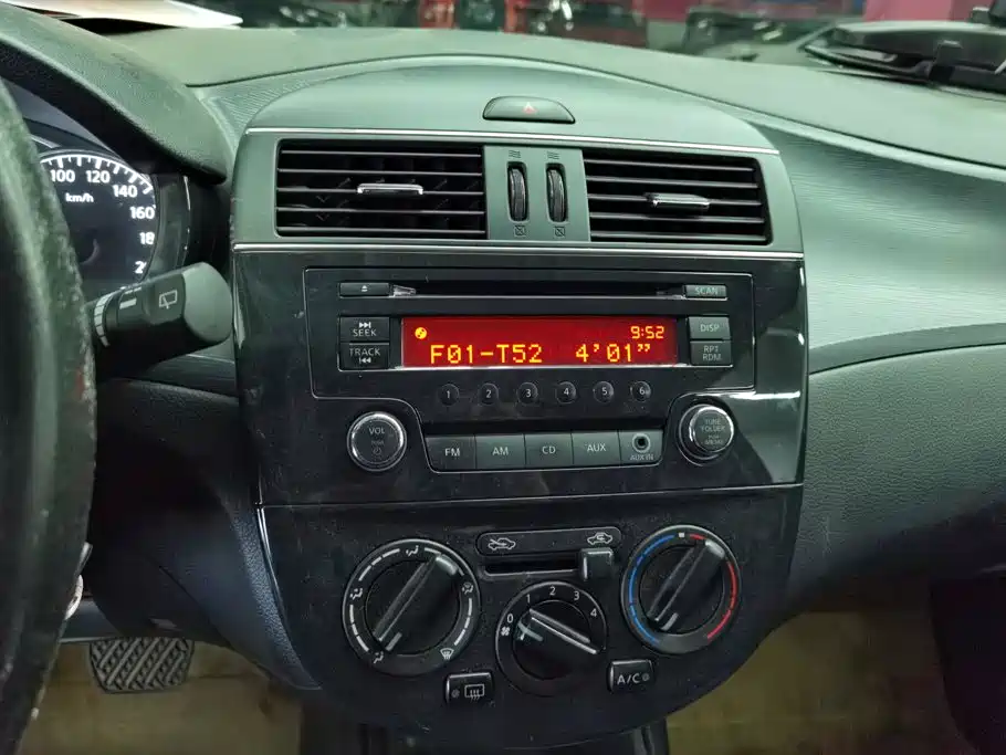 Nissan Tiida — миниатюра 13