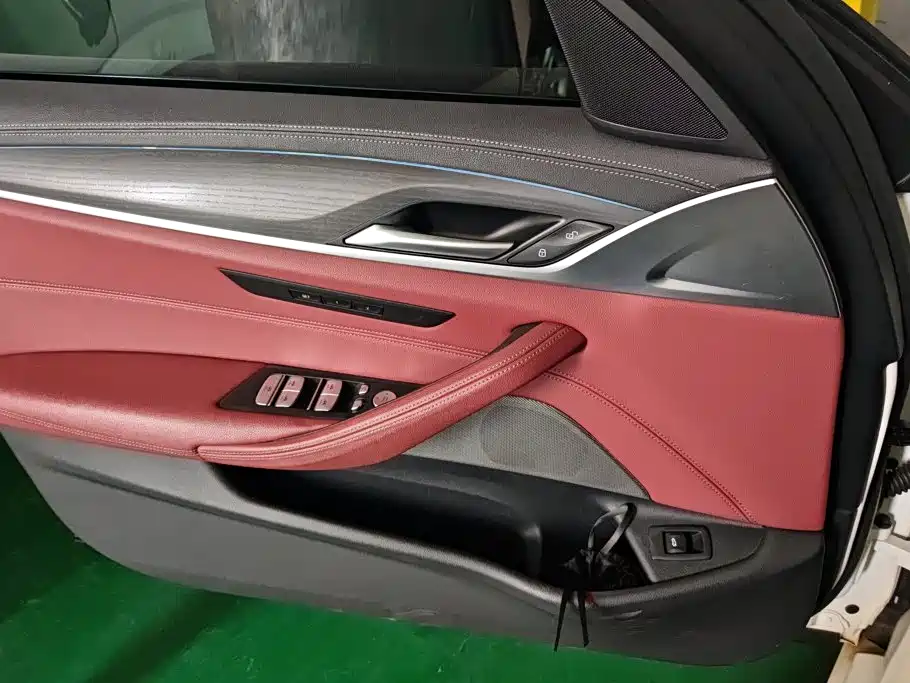 BMW 5 Series — миниатюра 7
