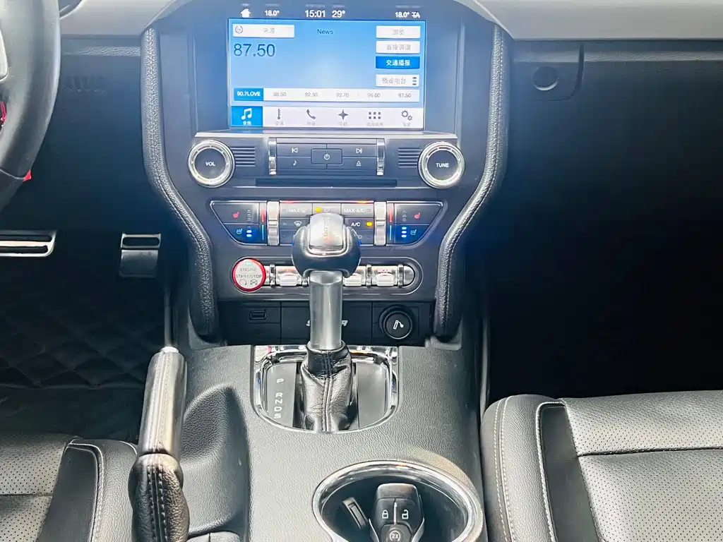 Ford Mustang — миниатюра 12