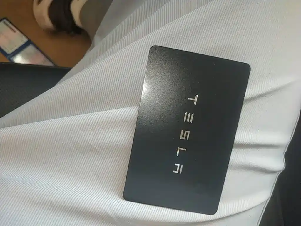 Tesla Model Y — миниатюра 9