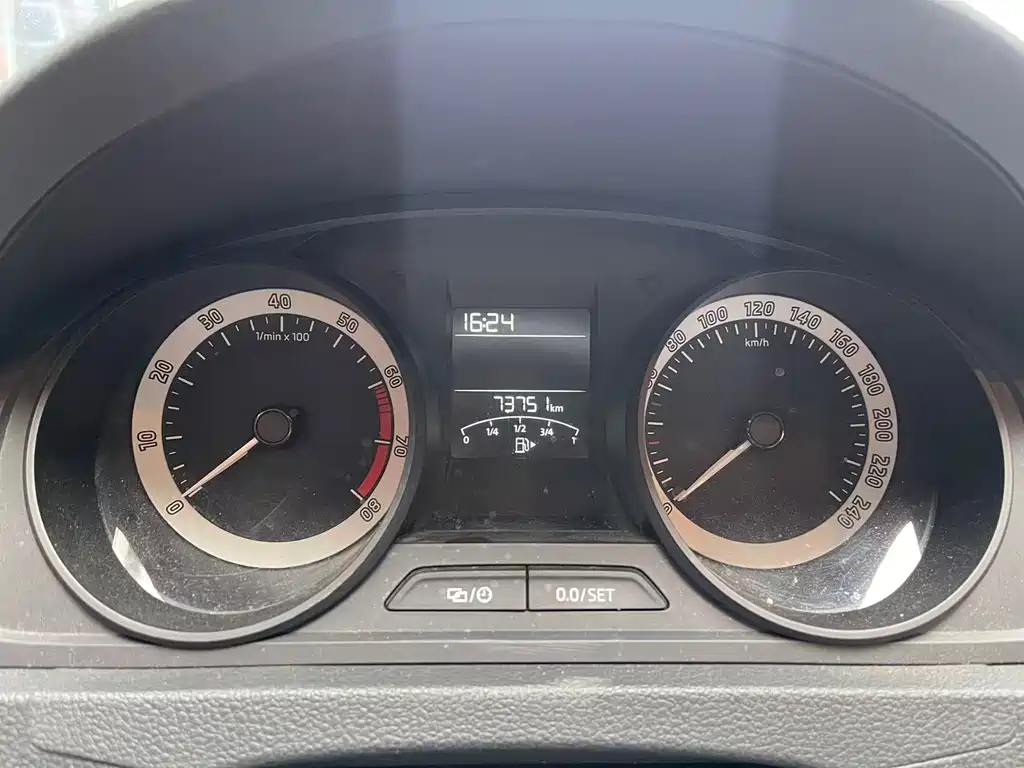 Skoda Rapid Spaceback 1.6L Auto Standard Edition, фото 11