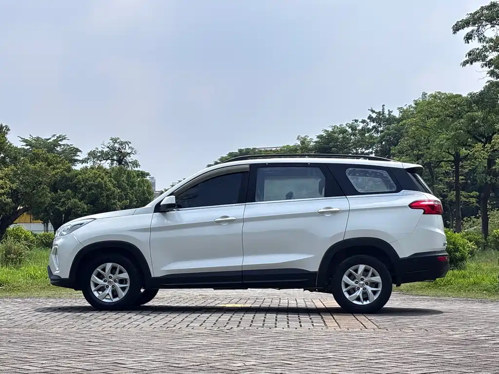 Wuling Hongguang S3 — миниатюра 8