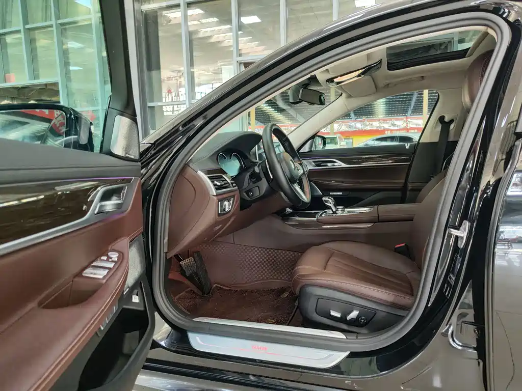 BMW 7 Series — миниатюра 6