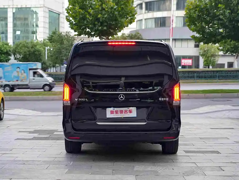 Mercedes-Benz V-Class — миниатюра 17