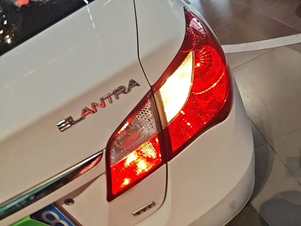 Hyundai Elantra — миниатюра 8
