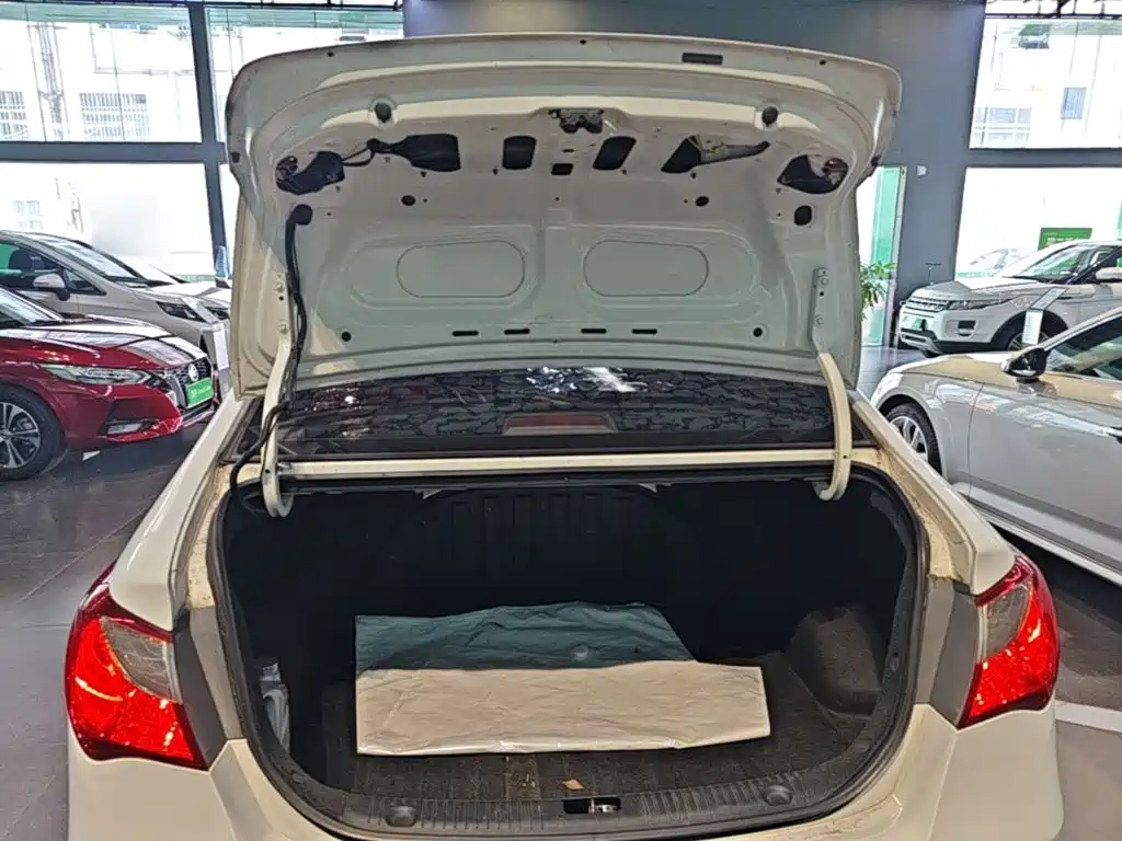 Hyundai Elantra — миниатюра 19