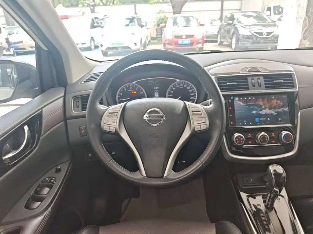 Nissan Tiida — миниатюра 11
