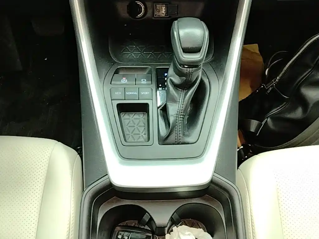 Toyota RAV4 — миниатюра 14