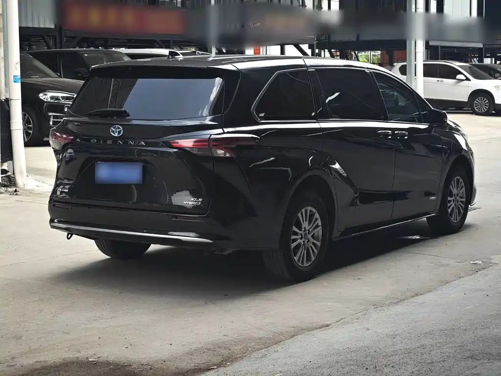 Toyota Sienna — миниатюра 5