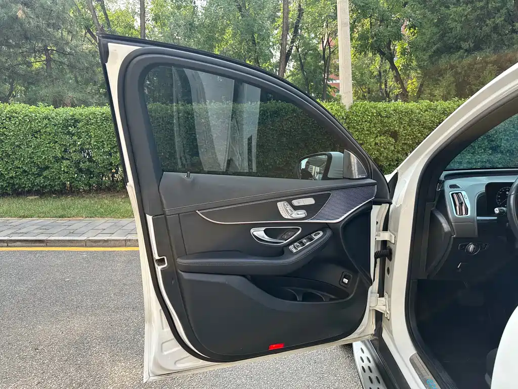 Mercedes-Benz EQC — миниатюра 13