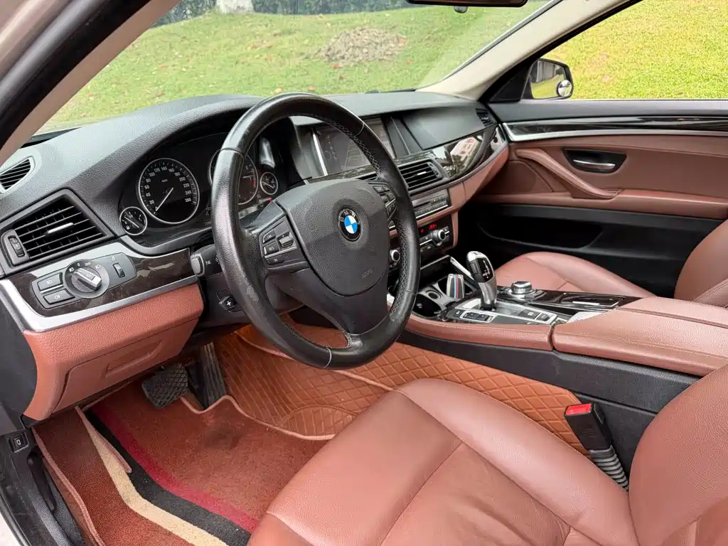 BMW 5 Series — миниатюра 7