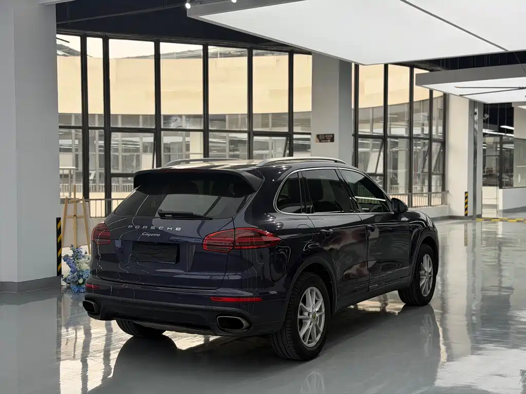 Porsche Cayenne — миниатюра 13