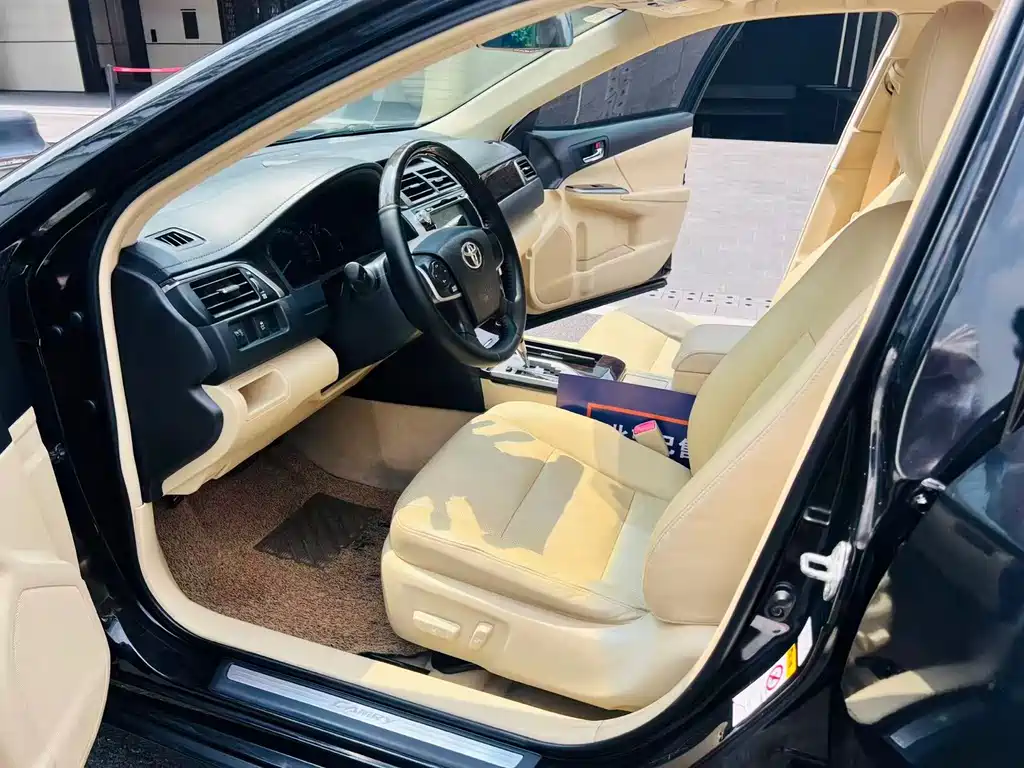 Toyota Camry — миниатюра 4