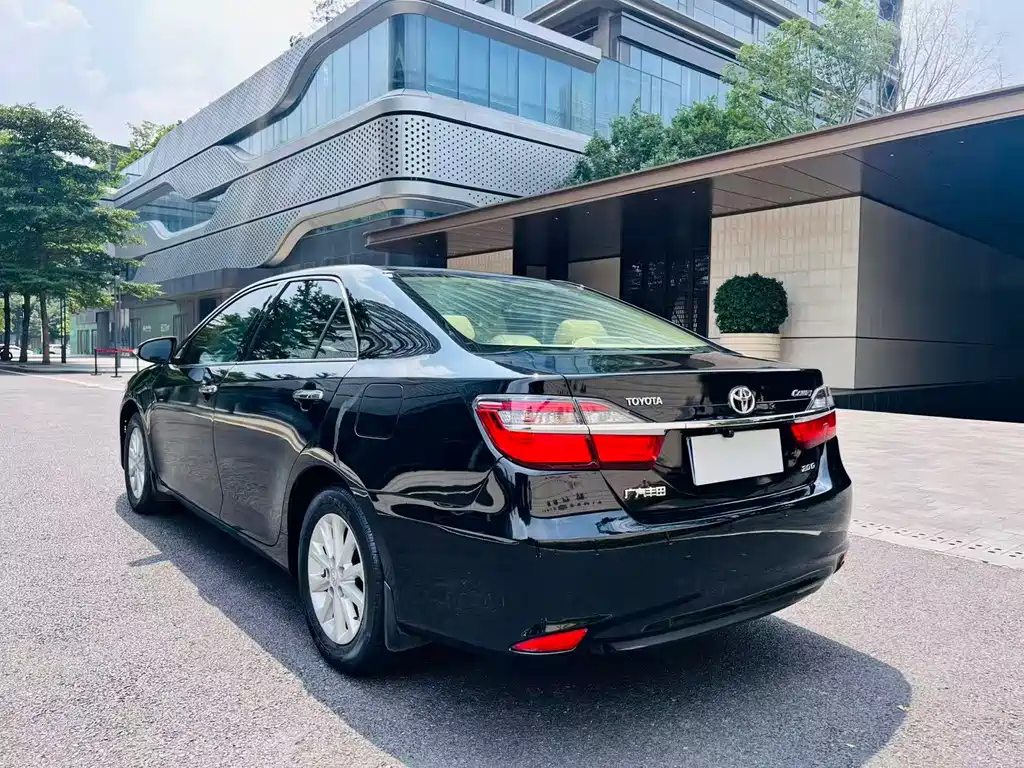 Toyota Camry — миниатюра 13