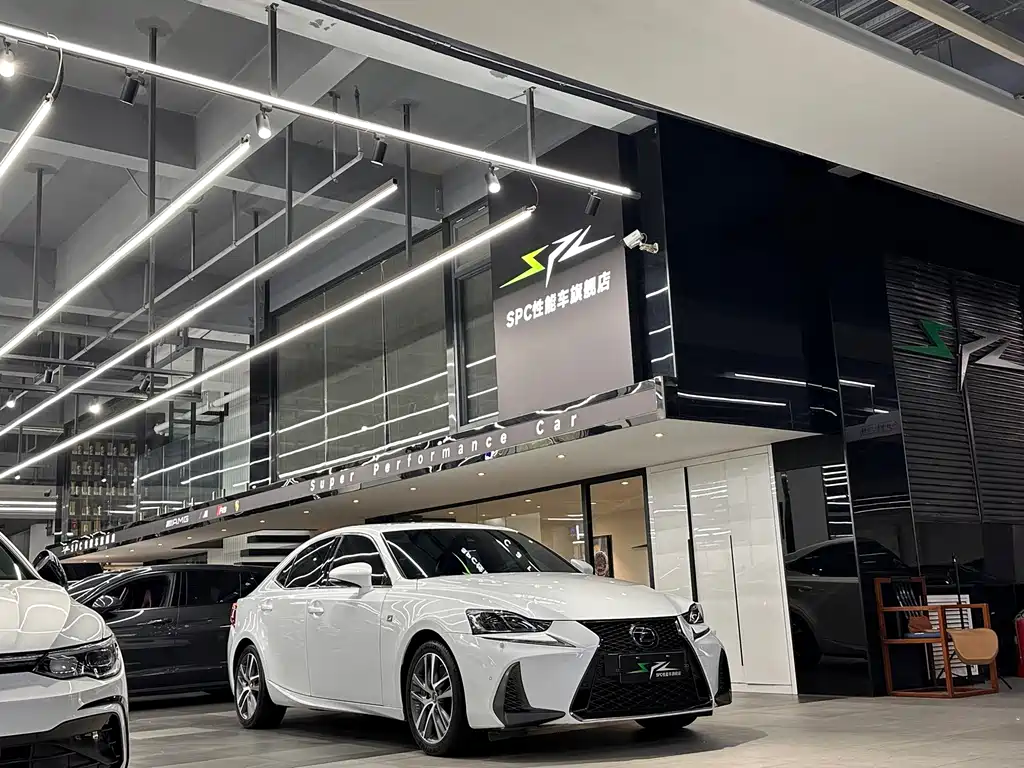 Lexus IS