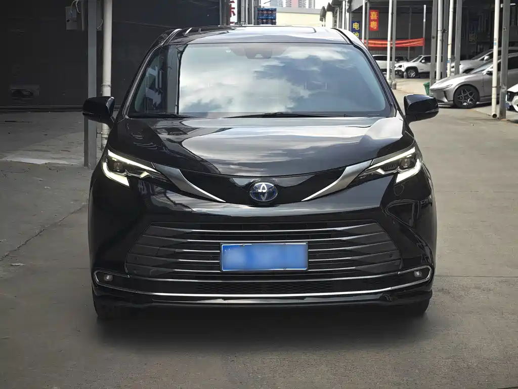Toyota Sienna — миниатюра 2