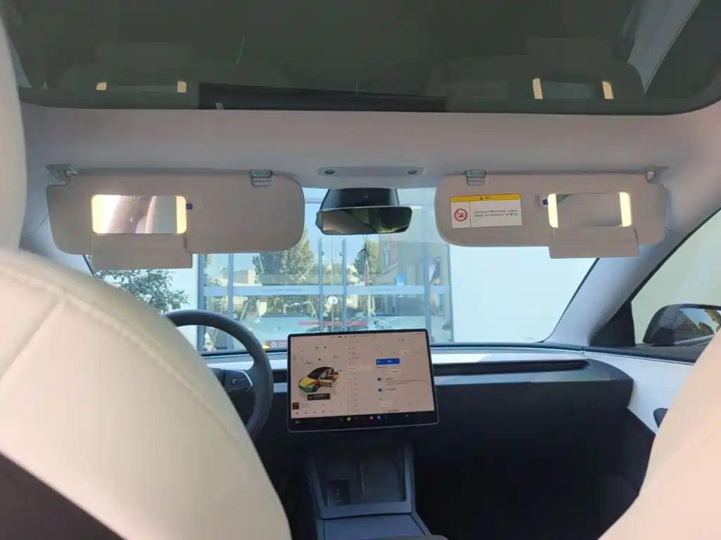 Tesla Model 3 — миниатюра 18