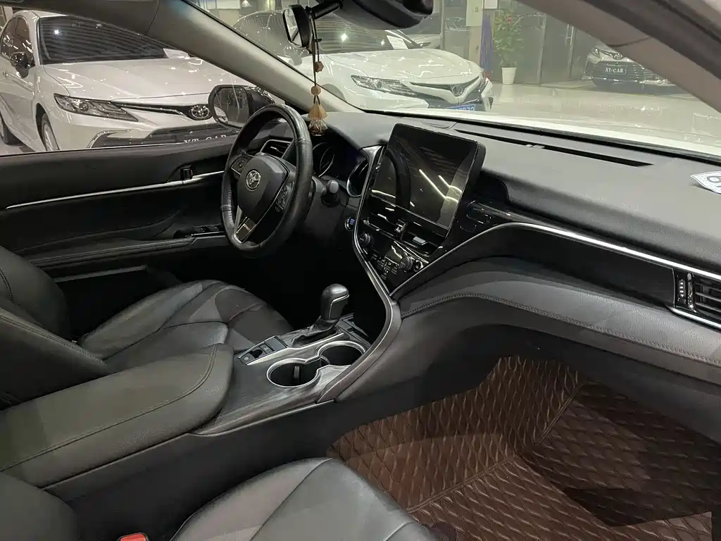 Toyota Camry — миниатюра 8