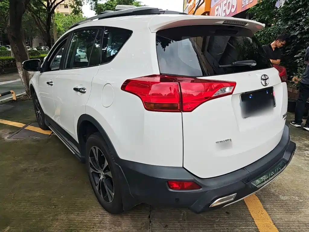 Toyota RAV4 — миниатюра 5