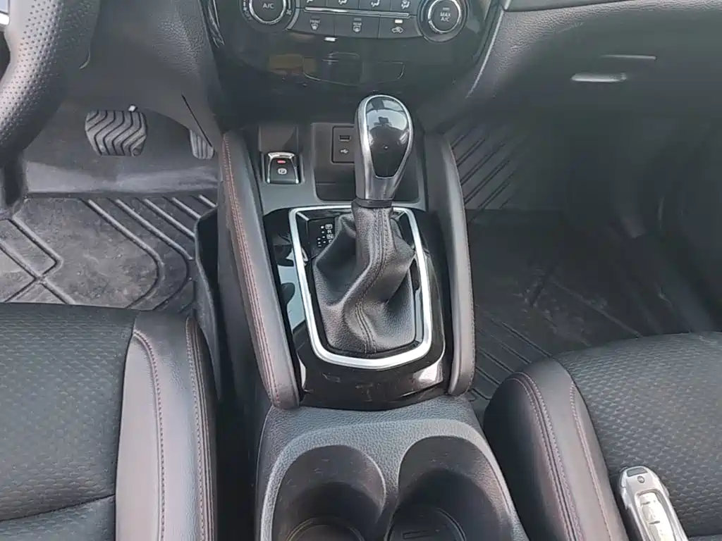 Nissan Qashqai — миниатюра 14