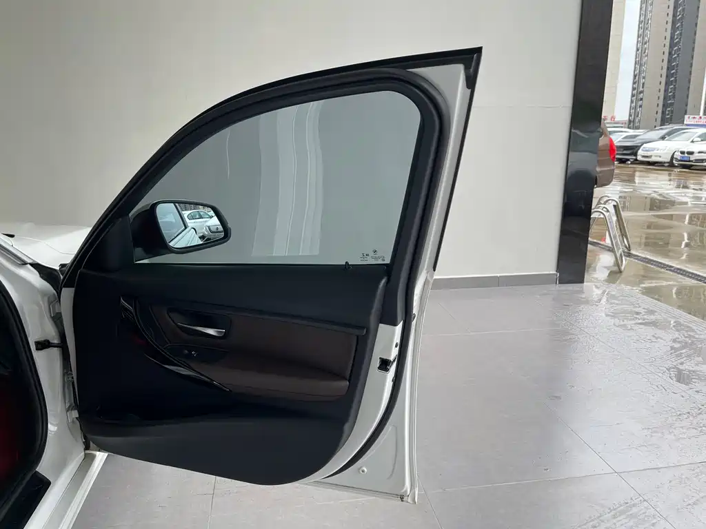 BMW 3 Series — миниатюра 23