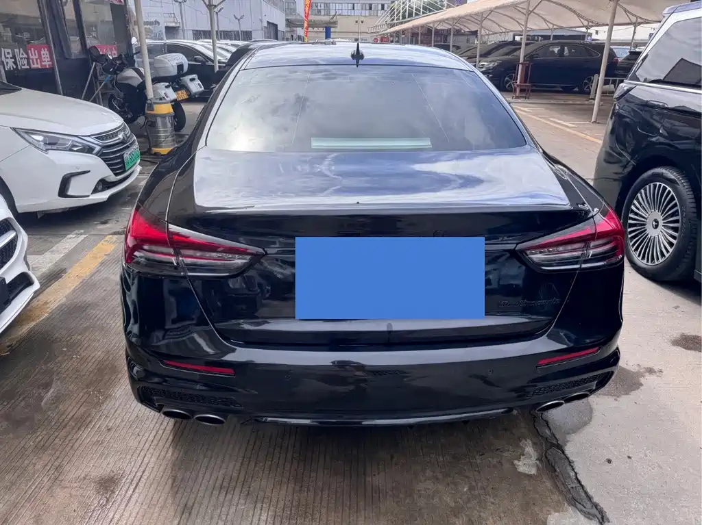 Maserati Quattroporte — миниатюра 5
