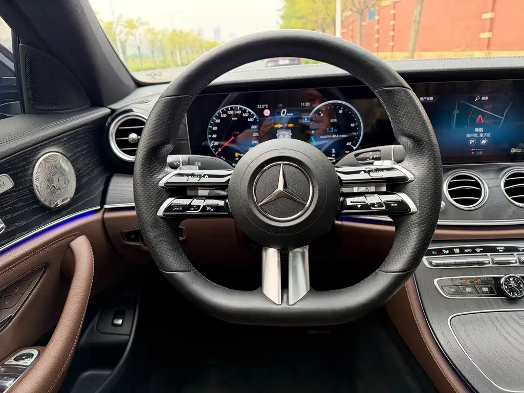 Mercedes-Benz E-Class — миниатюра 5