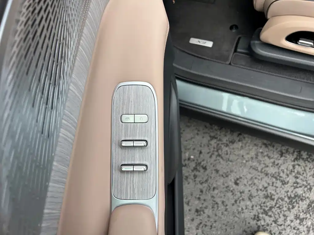 XPeng X9 — миниатюра 23