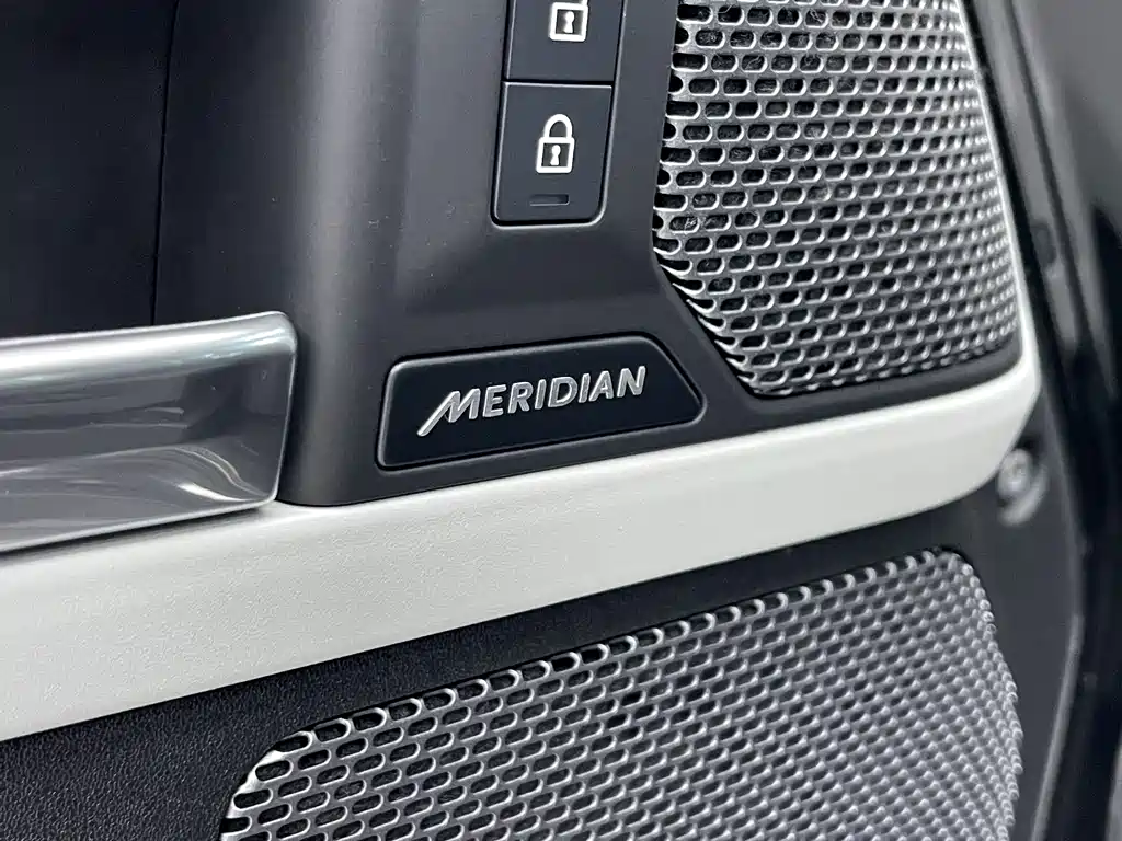 Land Rover Defender — миниатюра 17