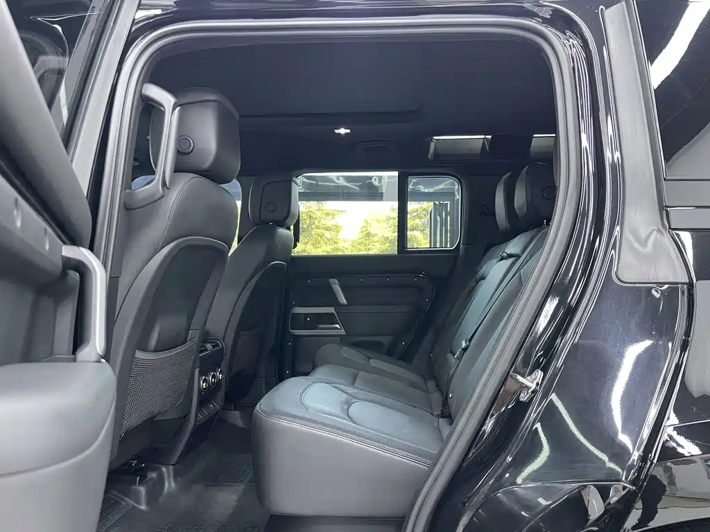 Land Rover Defender — миниатюра 19