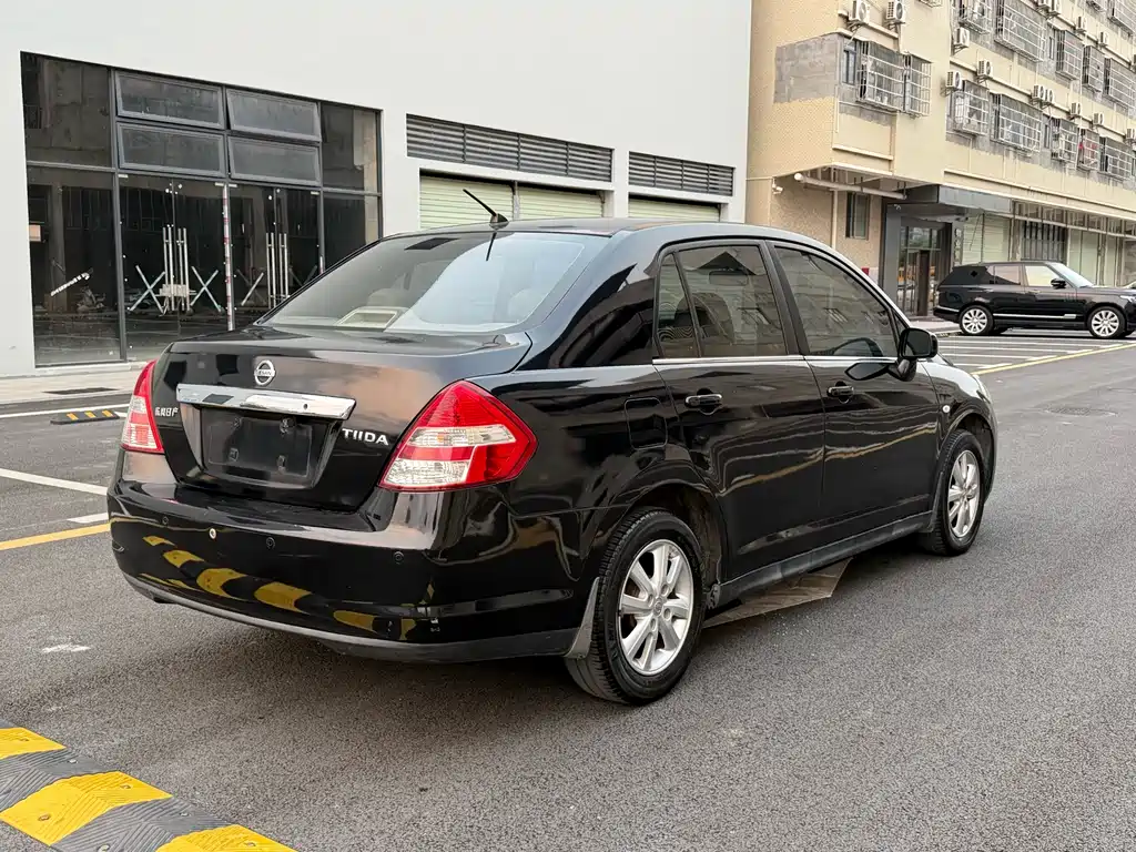 Nissan Tiida 2009 1.6L AT