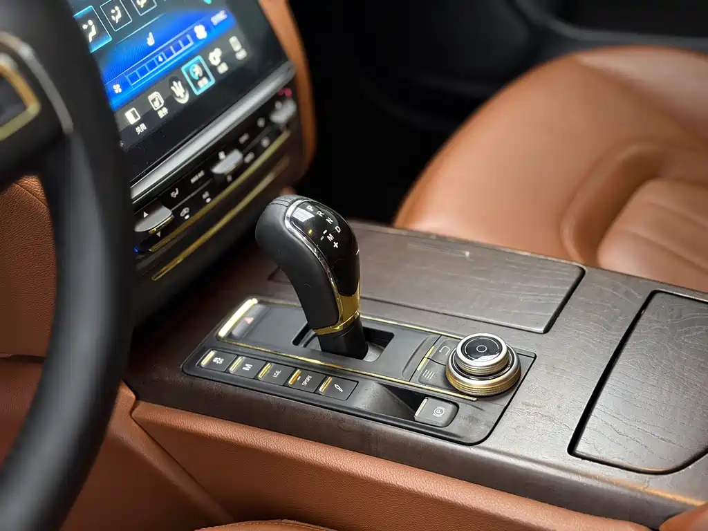 Maserati Quattroporte — миниатюра 18