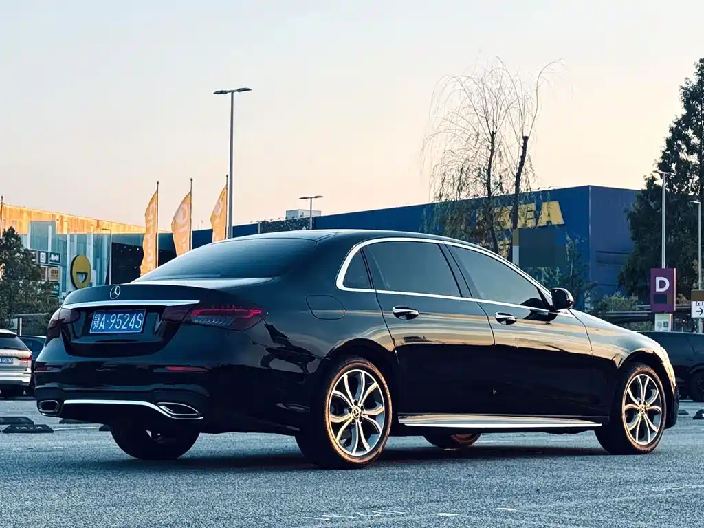 Mercedes-Benz E-Class — миниатюра 9