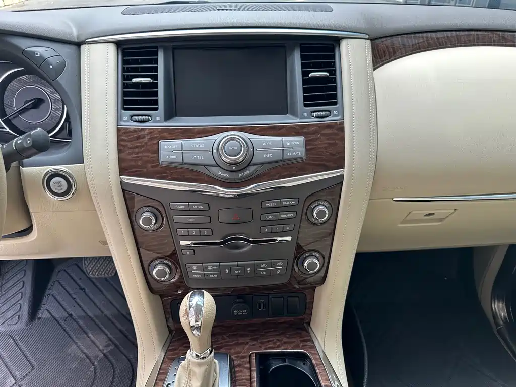 Nissan Patrol — миниатюра 12