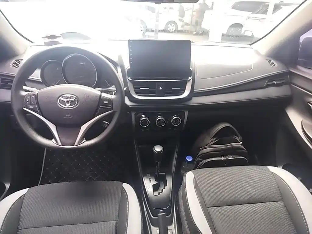 Toyota Yaris L — миниатюра 10